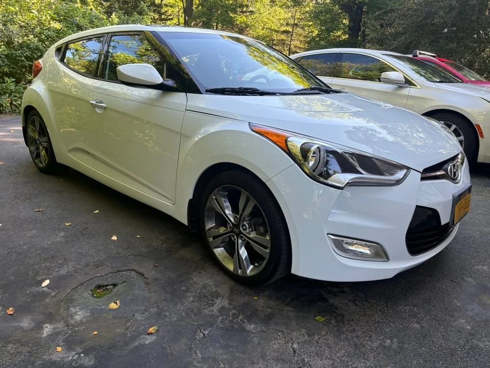 2017 Hyundai Veloster - Image 2 of 15