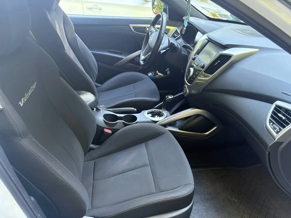 2017 Hyundai Veloster - Image 8 of 15