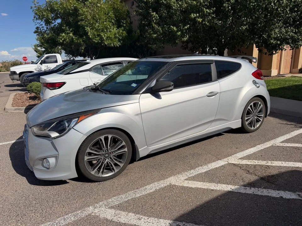 2017 Hyundai Veloster - Image 2 of 3