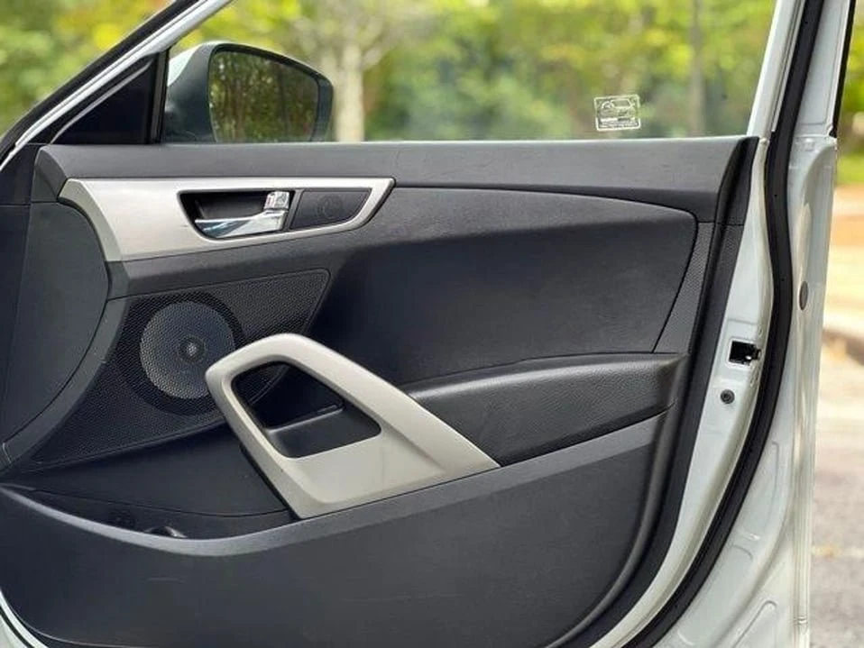 2017 Hyundai Veloster - Image 18 of 20