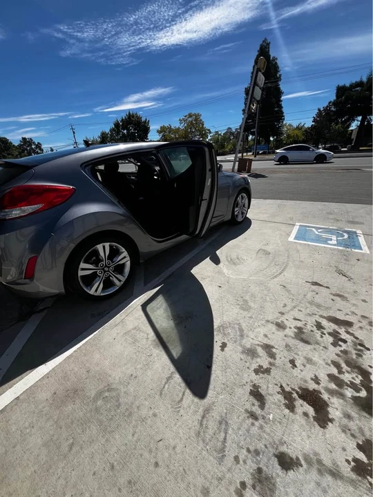 2017 Hyundai Veloster - Image 2 of 8