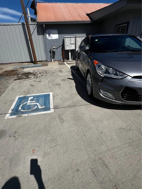 2017 Hyundai Veloster - Image 6 of 8