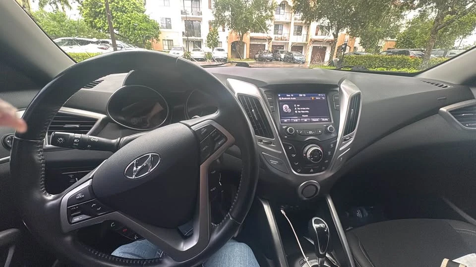 2017 Hyundai Veloster - Image 4 of 4
