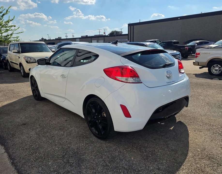 2017 Hyundai Veloster - Image 7 of 20