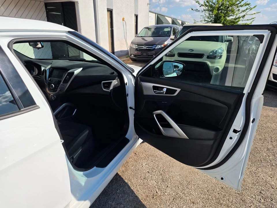 2017 Hyundai Veloster - Image 11 of 20