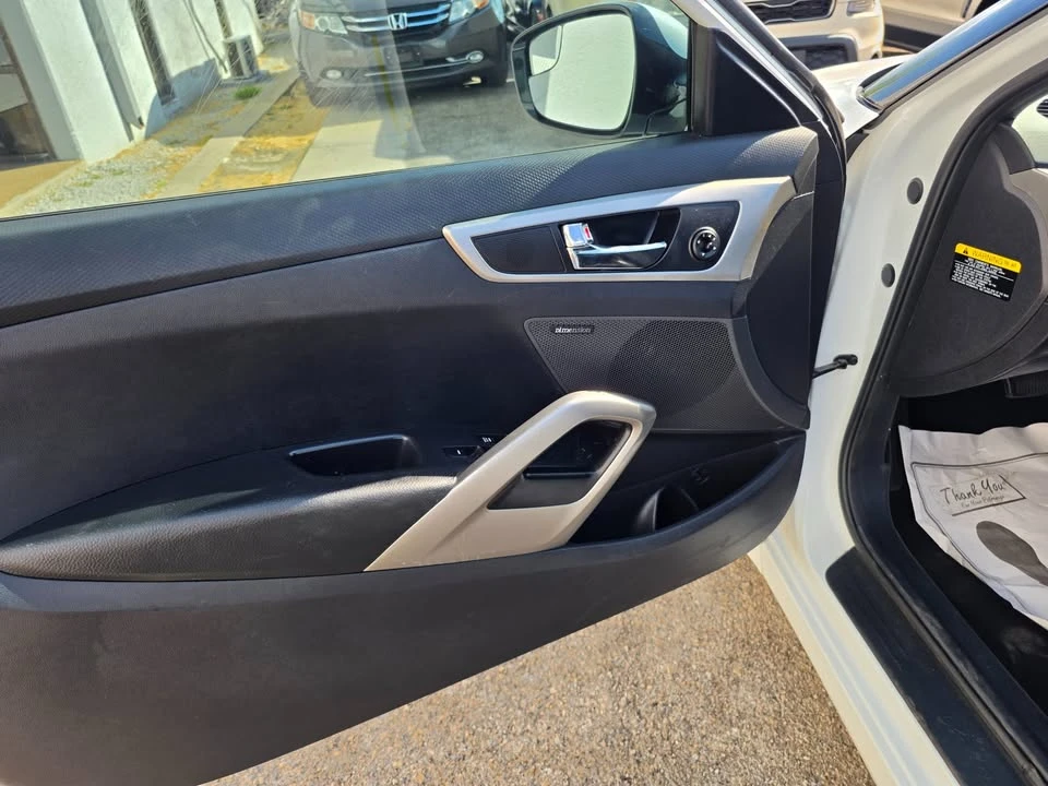2017 Hyundai Veloster - Image 9 of 20