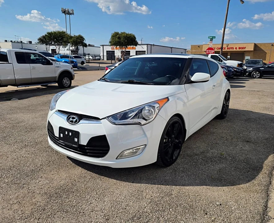 2017 Hyundai Veloster - Image 2 of 20