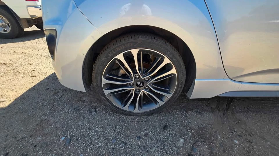 2017 Hyundai Veloster - Image 13 of 16