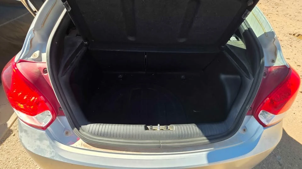 2017 Hyundai Veloster - Image 9 of 16
