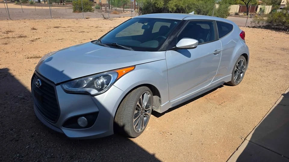 2017 Hyundai Veloster - Image 2 of 16