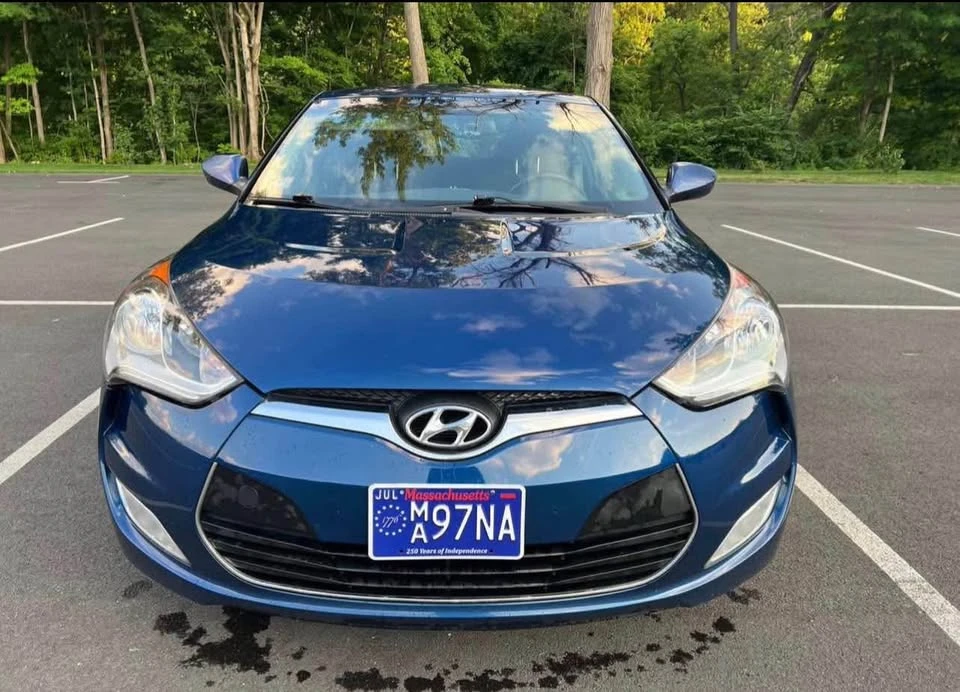 2017 Hyundai Veloster - Image 2 of 10