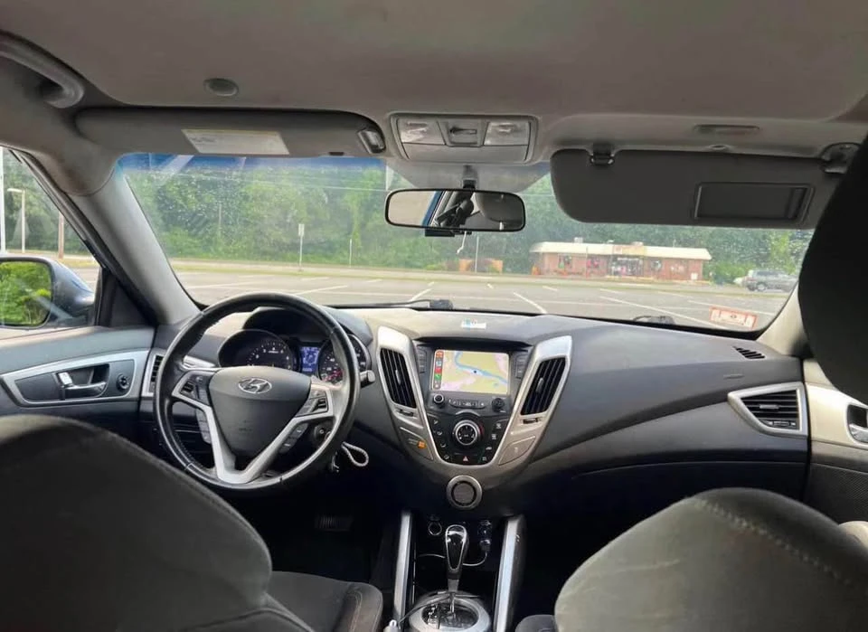 2017 Hyundai Veloster - Image 7 of 10