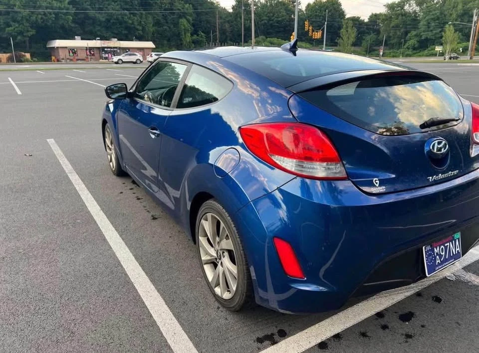 2017 Hyundai Veloster - Image 6 of 10