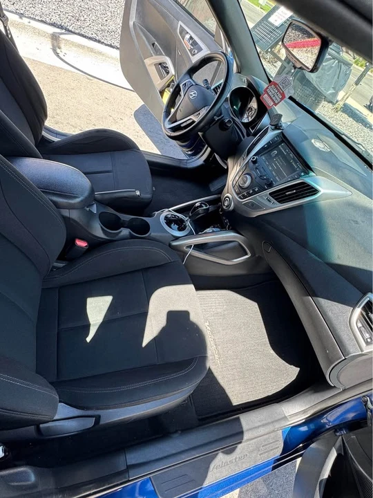 2017 Hyundai Veloster - Image 4 of 8