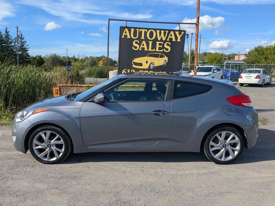 2017 Hyundai Veloster - Image 2 of 20