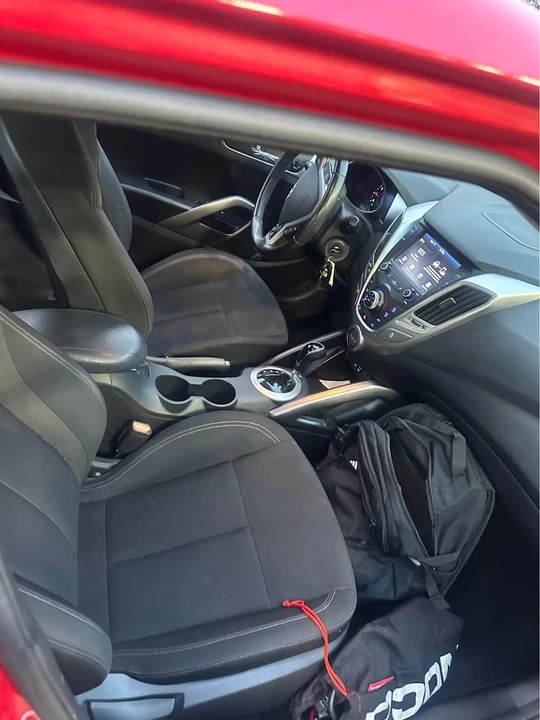 2017 Hyundai Veloster - Image 7 of 8