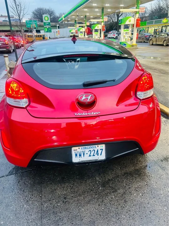 2017 Hyundai Veloster - Image 2 of 8