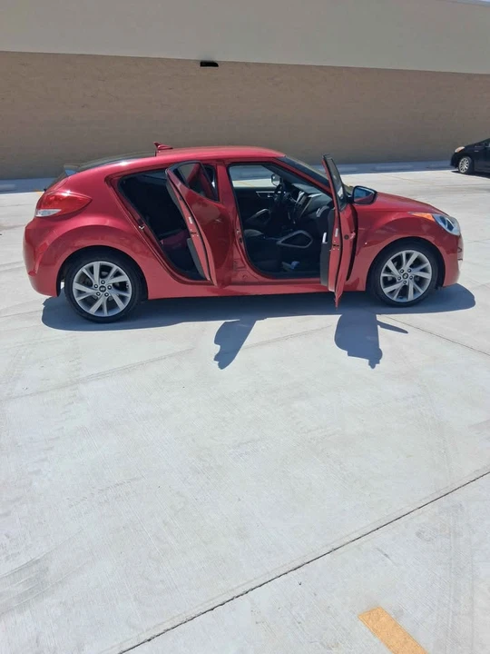 2017 Hyundai Veloster - Image 8 of 15