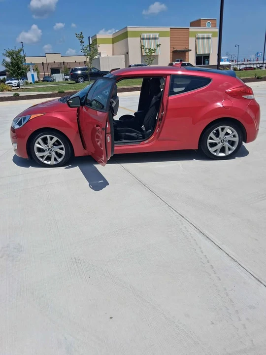 2017 Hyundai Veloster - Image 9 of 15
