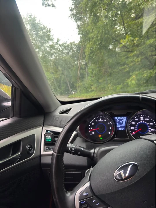 2017 Hyundai Veloster - Image 4 of 7