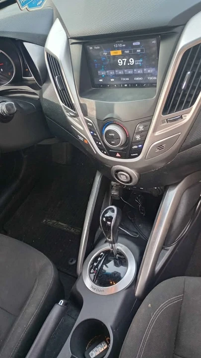2017 Hyundai Veloster - Image 7 of 10