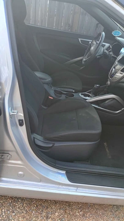 2017 Hyundai Veloster - Image 8 of 10
