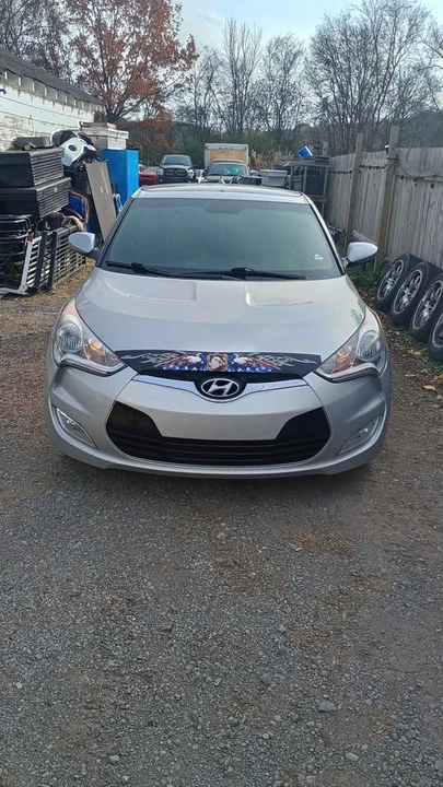 2017 Hyundai Veloster - Image 2 of 10