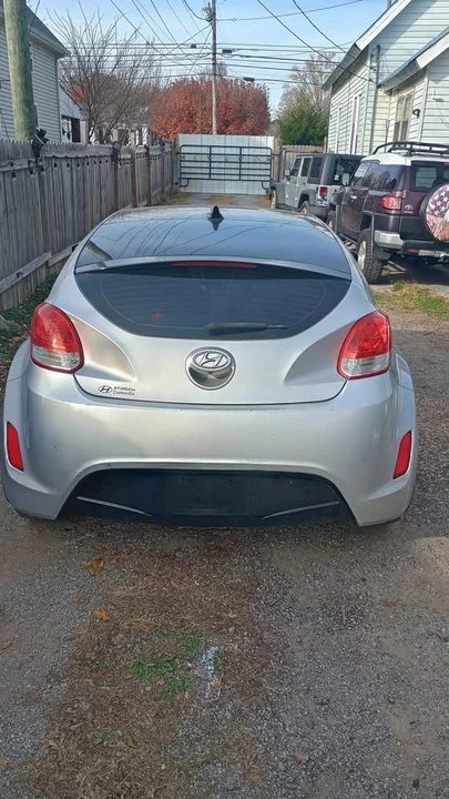 2017 Hyundai Veloster - Image 4 of 10