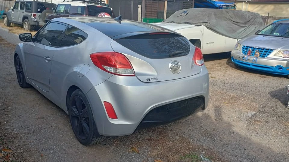 2017 Hyundai Veloster - Image 5 of 10