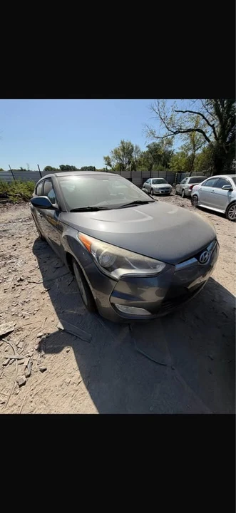 2017 Hyundai Veloster - Image 2 of 7