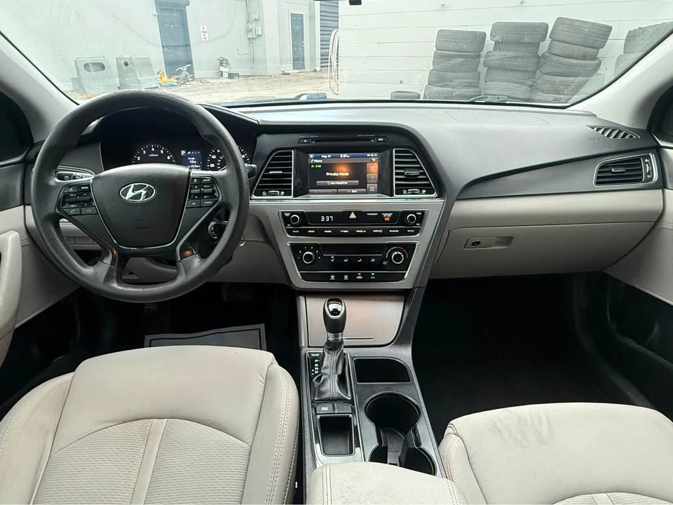 2017 Hyundai Veloster - Image 6 of 13