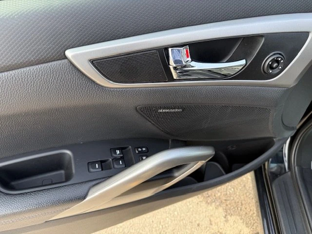 2017 Hyundai Veloster - Image 11 of 19
