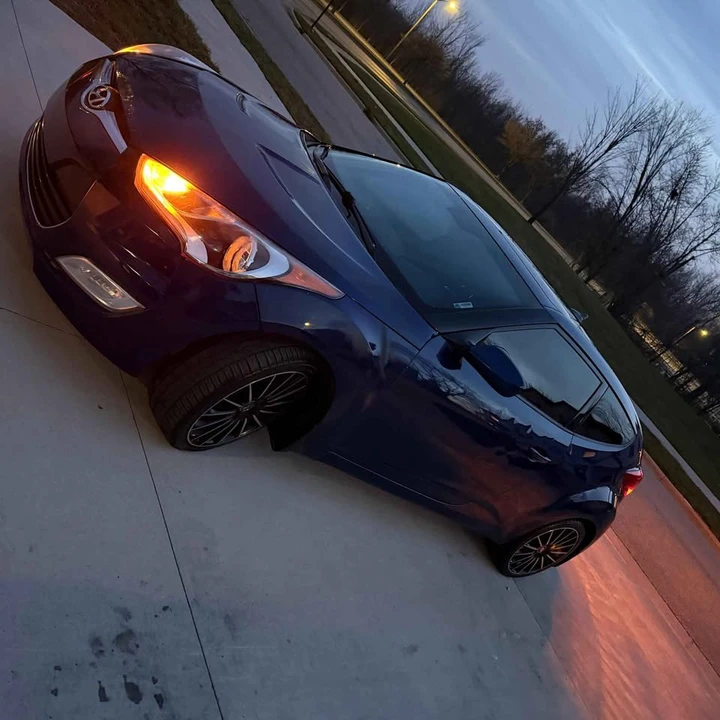 2017 Hyundai Veloster - Image 2 of 8