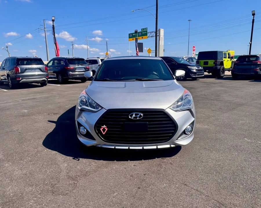 2017 Hyundai Veloster - Image 2 of 15