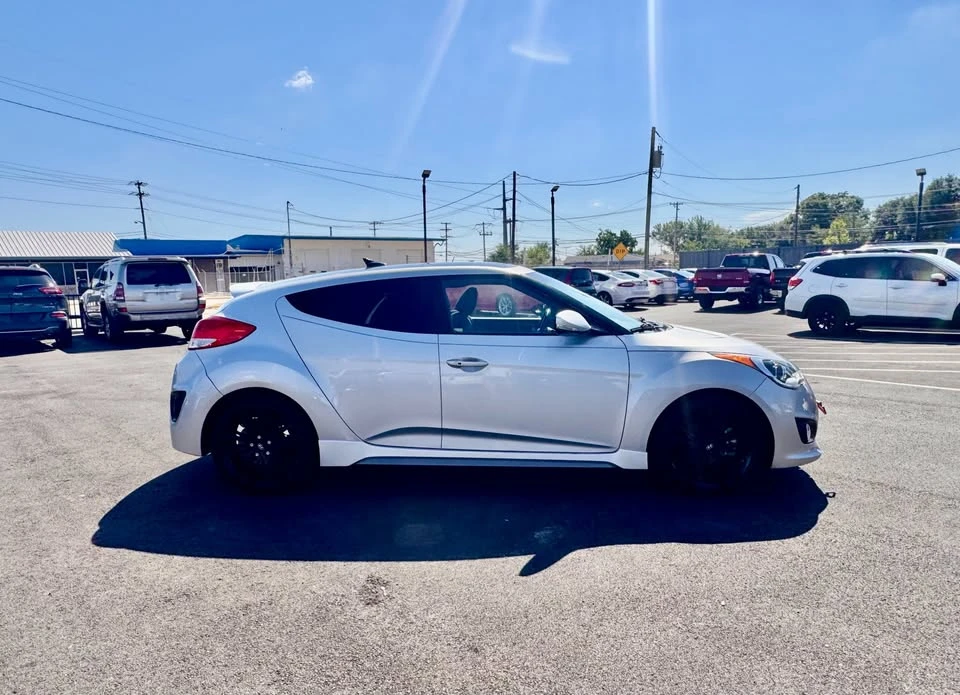 2017 Hyundai Veloster - Image 7 of 15