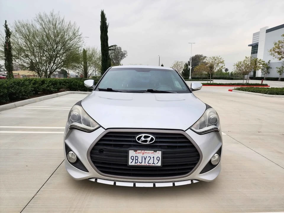 2017 Hyundai Veloster - Image 2 of 15