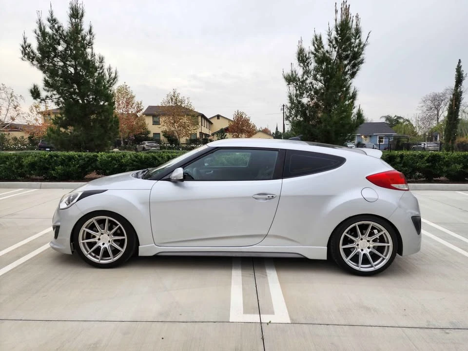 2017 Hyundai Veloster - Image 8 of 15