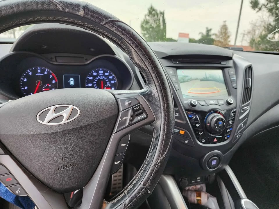 2017 Hyundai Veloster - Image 10 of 15