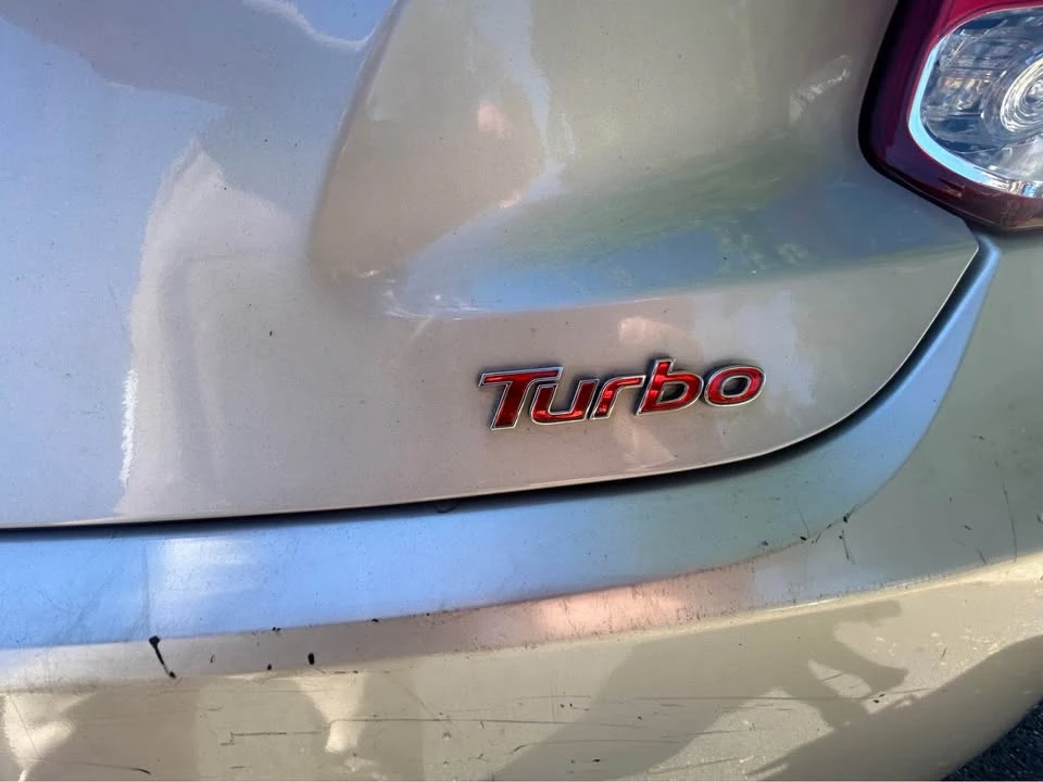 2017 Hyundai Veloster - Image 10 of 19