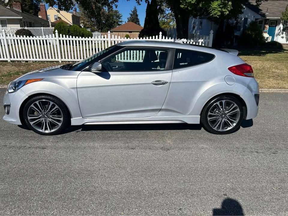 2017 Hyundai Veloster - Image 2 of 19