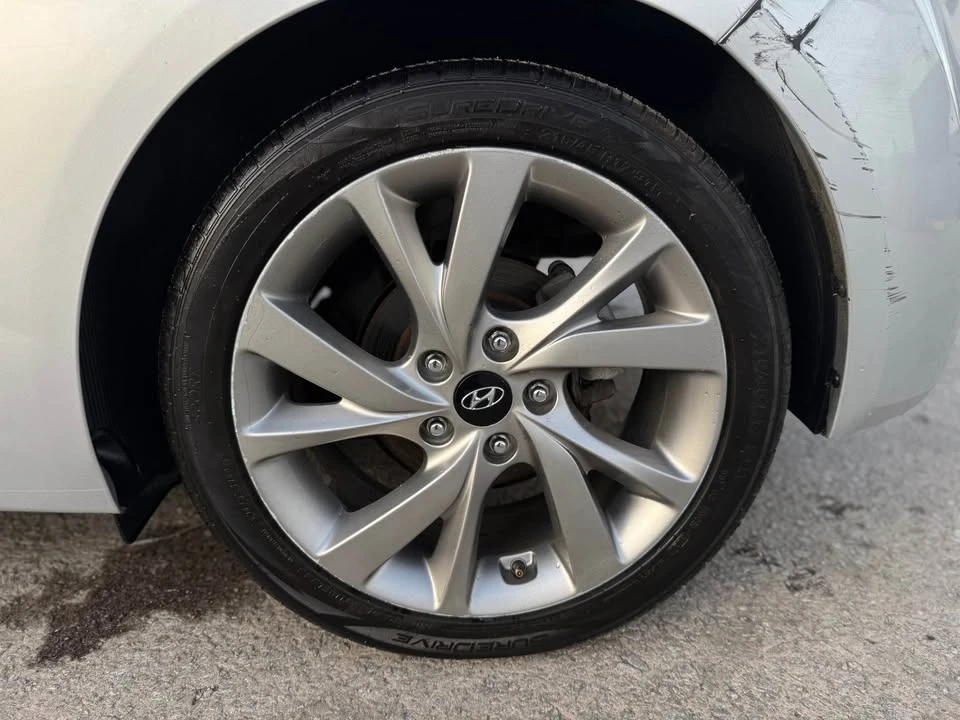 2017 Hyundai Veloster - Image 15 of 16