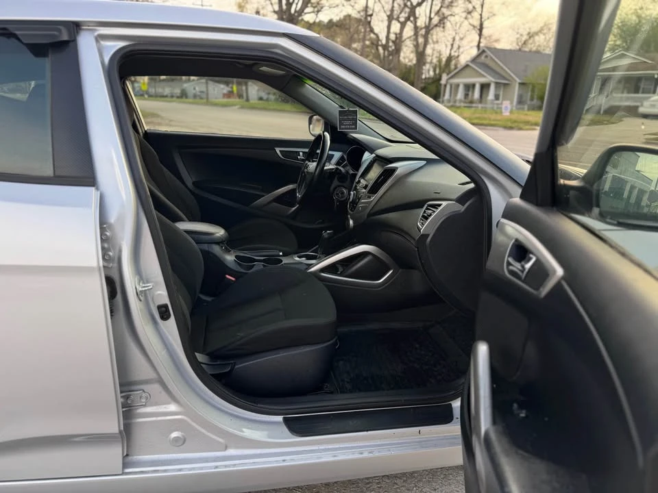 2017 Hyundai Veloster - Image 13 of 16