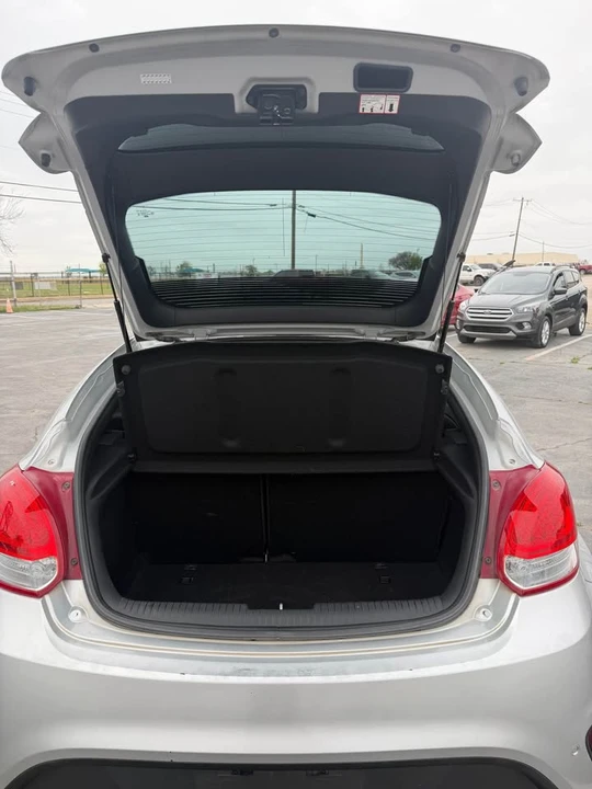 2017 Hyundai Veloster - Image 11 of 20