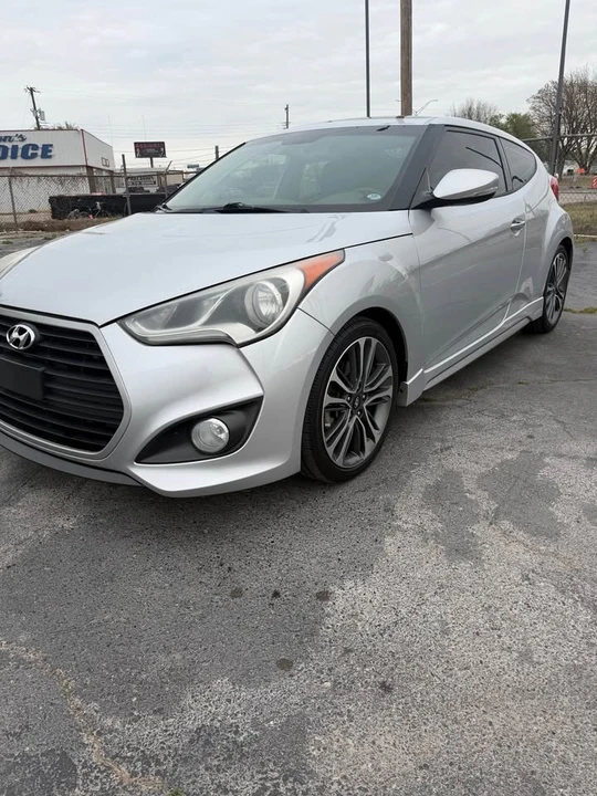 2017 Hyundai Veloster - Image 8 of 20