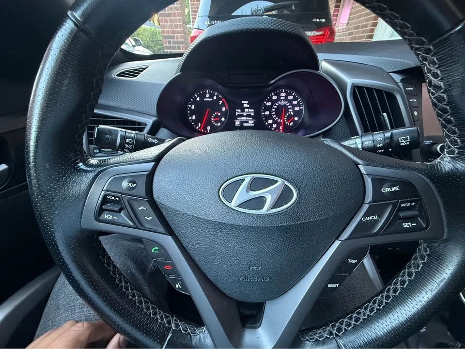 2017 Hyundai Veloster - Image 10 of 13