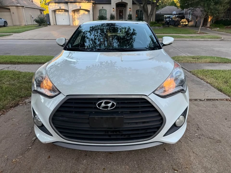 2017 Hyundai Veloster - Image 2 of 13