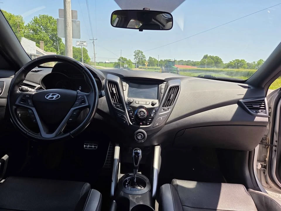 2017 Hyundai Veloster - Image 7 of 8