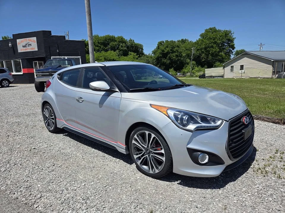 2017 Hyundai Veloster - Image 2 of 8
