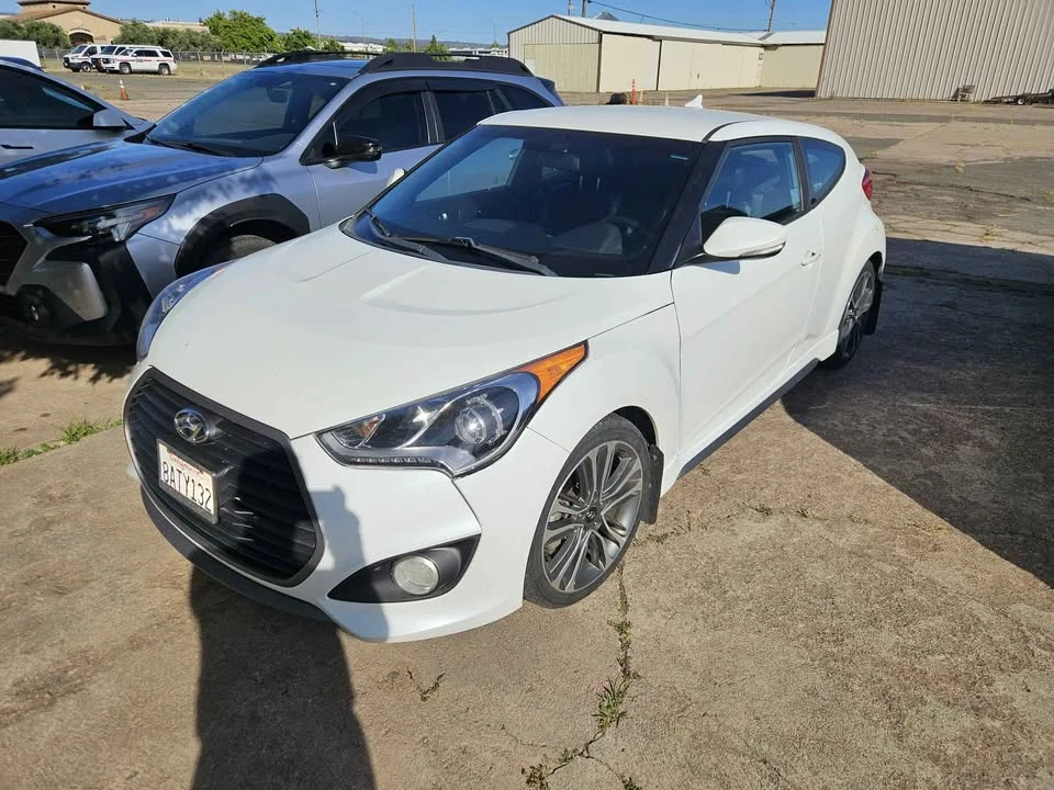 2017 Hyundai Veloster - Image 2 of 12
