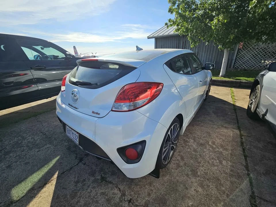 2017 Hyundai Veloster - Image 4 of 12